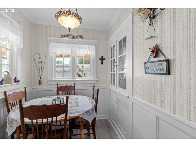 1112 SPRUCE St, Myrtle Point, OR 97458