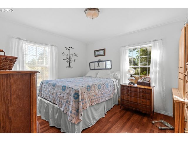 1112 SPRUCE St, Myrtle Point, OR 97458