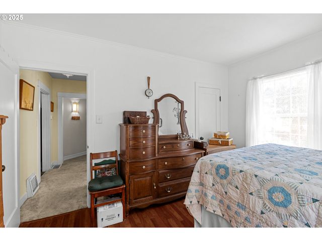 1112 SPRUCE St, Myrtle Point, OR 97458