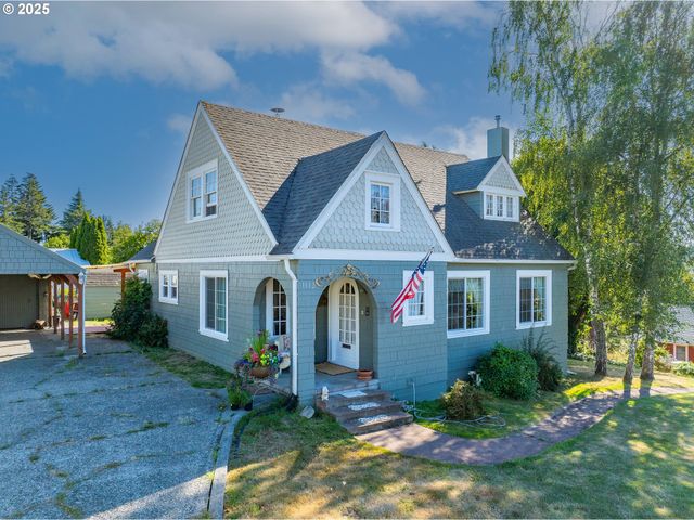 1112 SPRUCE St, Myrtle Point, OR 97458