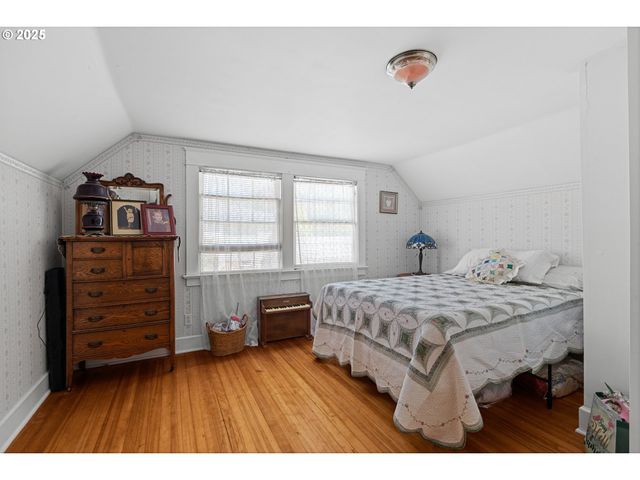 1112 SPRUCE St, Myrtle Point, OR 97458