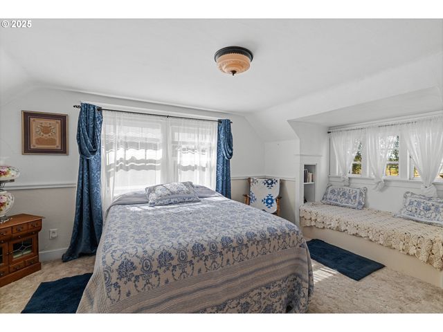 1112 SPRUCE St, Myrtle Point, OR 97458