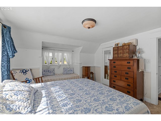 1112 SPRUCE St, Myrtle Point, OR 97458