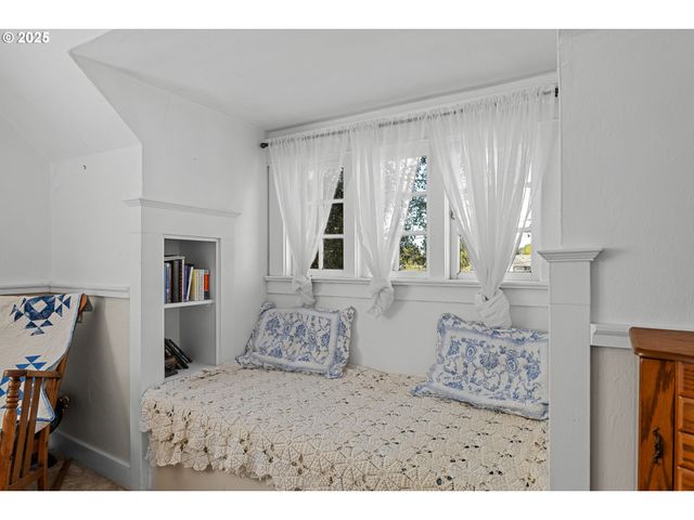 1112 SPRUCE St, Myrtle Point, OR 97458