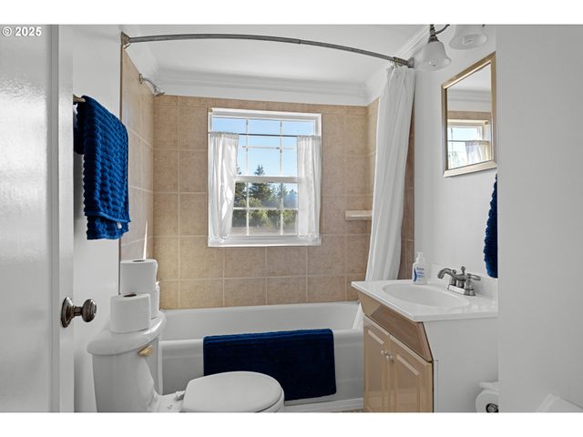 1112 SPRUCE St, Myrtle Point, OR 97458