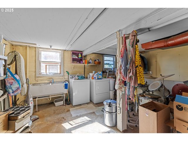 1112 SPRUCE St, Myrtle Point, OR 97458