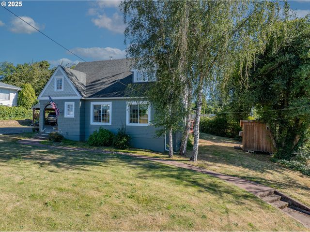 1112 SPRUCE St, Myrtle Point, OR 97458