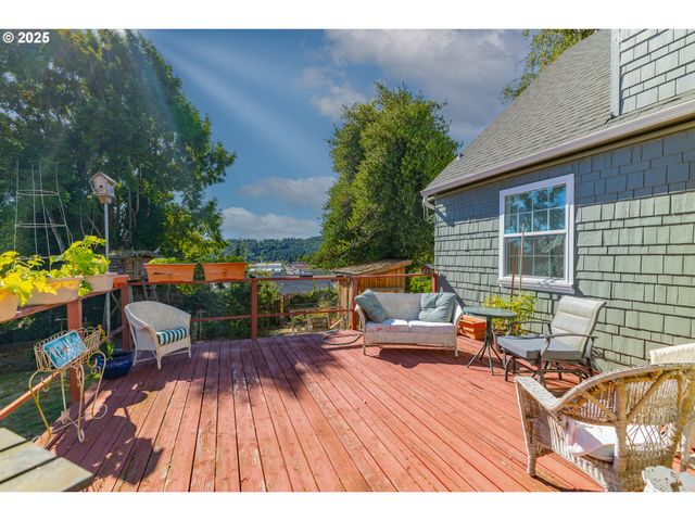 1112 SPRUCE St, Myrtle Point, OR 97458