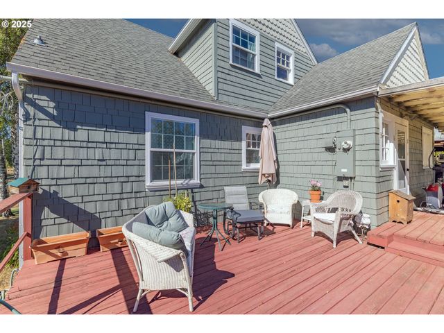 1112 SPRUCE St, Myrtle Point, OR 97458