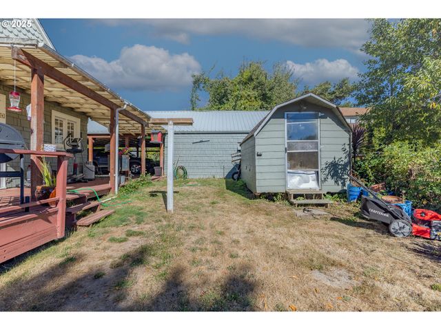 1112 SPRUCE St, Myrtle Point, OR 97458