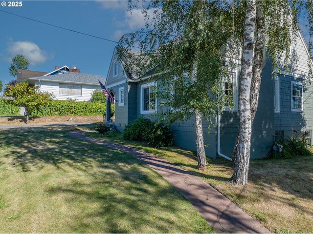 1112 SPRUCE St, Myrtle Point, OR 97458