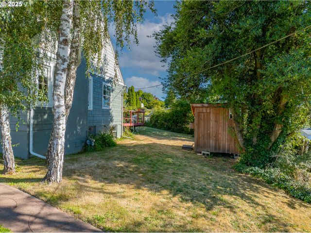 1112 SPRUCE St, Myrtle Point, OR 97458