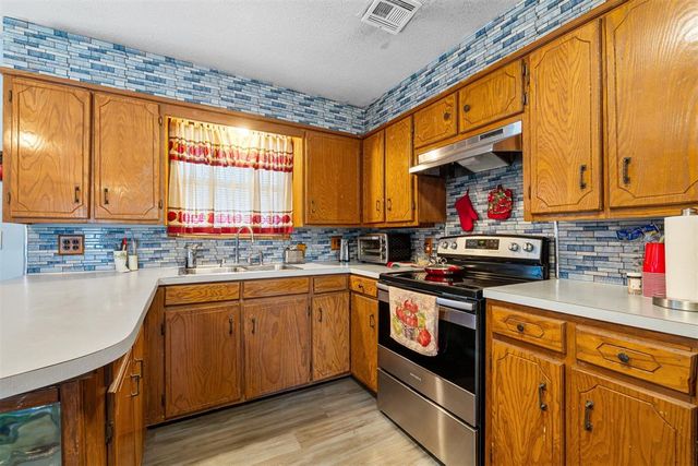 430 N 8th Avenue, Purcell, OK 73080