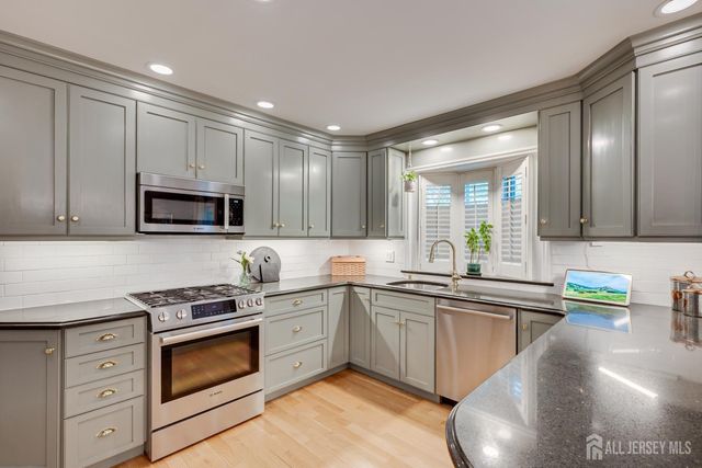 22 Spear Street, Metuchen, NJ 08840
