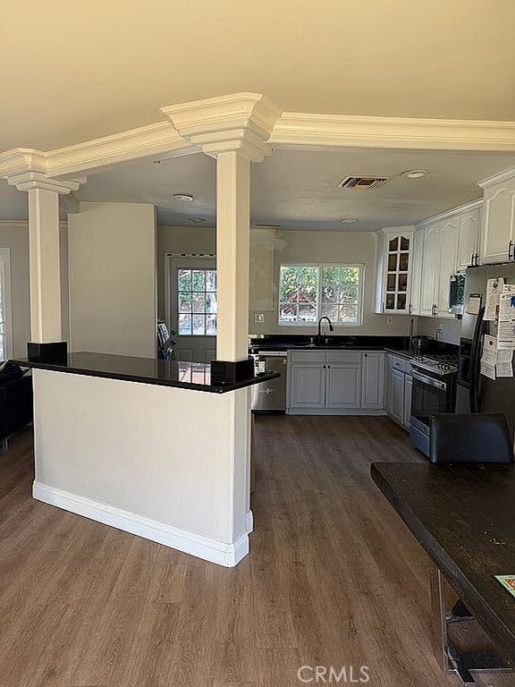 Image 5 of property listing at 7446 Kentland, West Hills, CA 91307