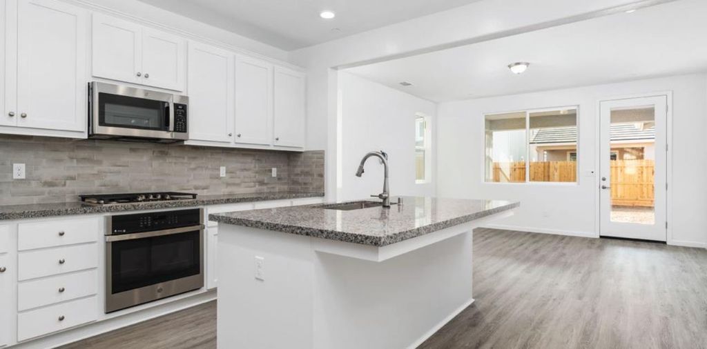 Image 3 of property listing at 2231 N Bliss Avenue, Fresno, CA 93727