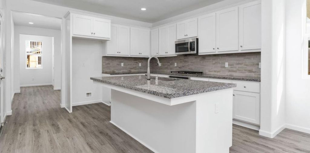 Image 7 of property listing at 2231 N Bliss Avenue, Fresno, CA 93727