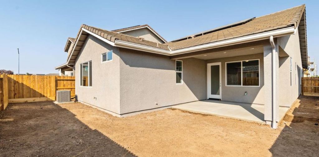 Image 8 of property listing at 2231 N Bliss Avenue, Fresno, CA 93727