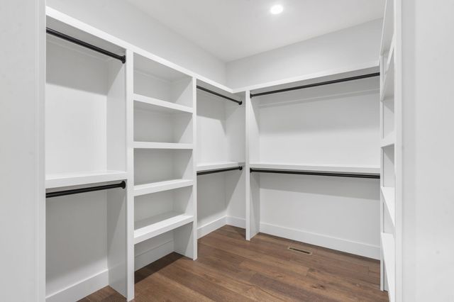 1999 N Alysheba Court, Springfield, MO 65802