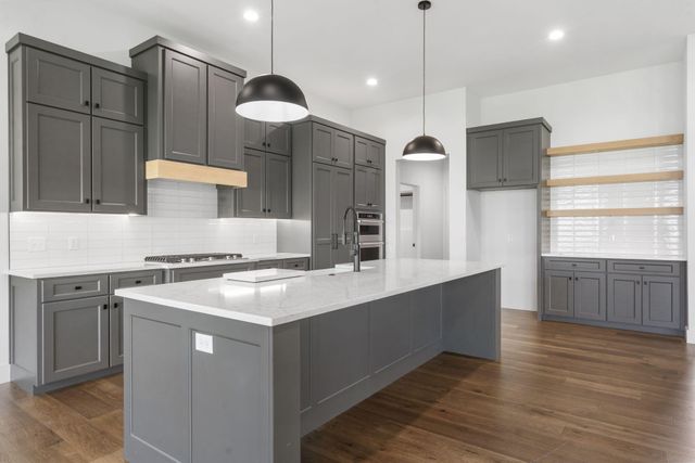 1999 N Alysheba Court, Springfield, MO 65802