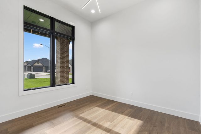 1999 N Alysheba Court, Springfield, MO 65802