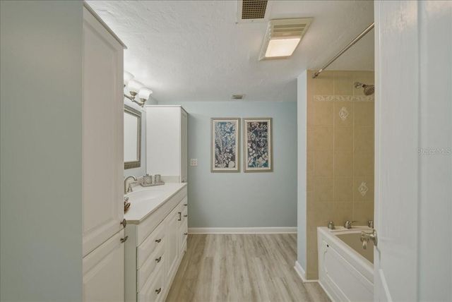 633 ALHAMBRA ROAD 301, Venice, FL 34285