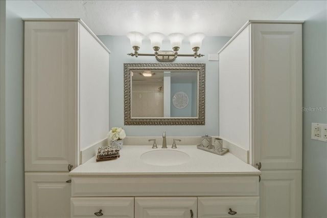 633 ALHAMBRA ROAD 301, Venice, FL 34285