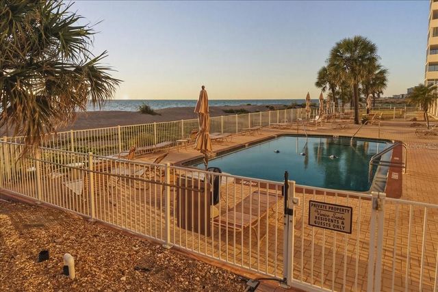 633 ALHAMBRA ROAD 301, Venice, FL 34285