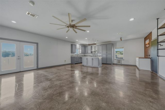 899 Bennett Road, Millsap, TX 76066