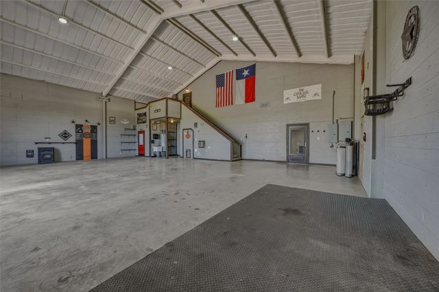 899 Bennett Road, Millsap, TX 76066
