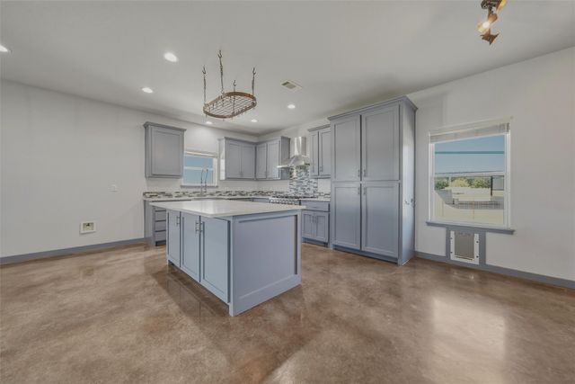 899 Bennett Road, Millsap, TX 76066