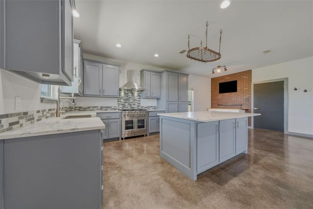 899 Bennett Road, Millsap, TX 76066