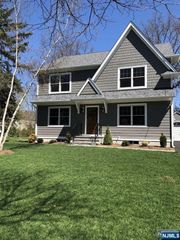 617 Robert Street, Ridgewood, NJ 07450