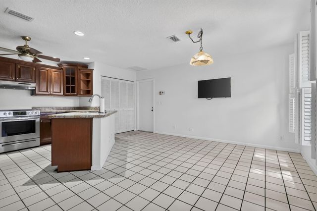 10940 Stafford Circle S, Boynton Beach, FL 33436