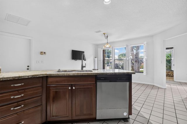 10940 Stafford Circle S, Boynton Beach, FL 33436