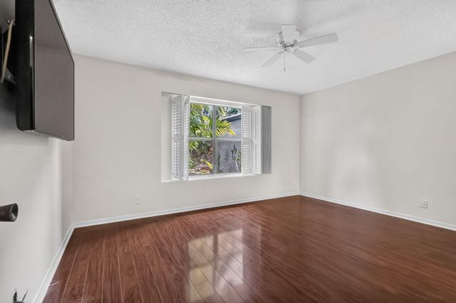 10940 Stafford Circle S, Boynton Beach, FL 33436
