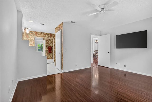 10940 Stafford Circle S, Boynton Beach, FL 33436