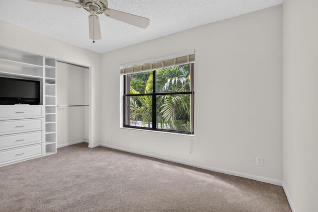 10940 Stafford Circle S, Boynton Beach, FL 33436