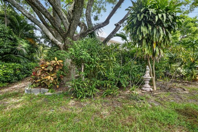 10940 Stafford Circle S, Boynton Beach, FL 33436