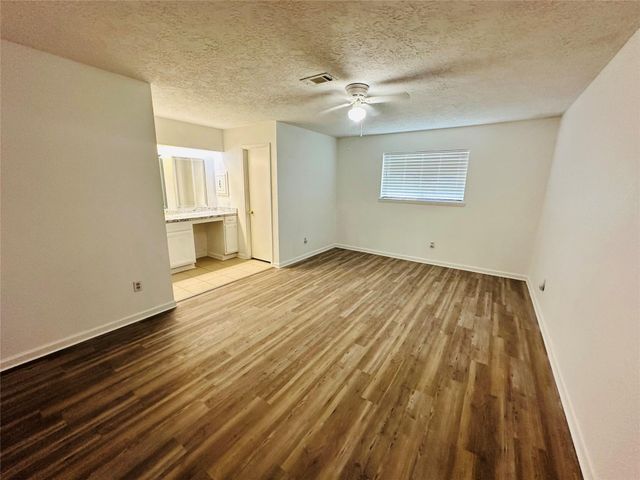 17618 Heritage Bay Drive, Webster, TX 77598