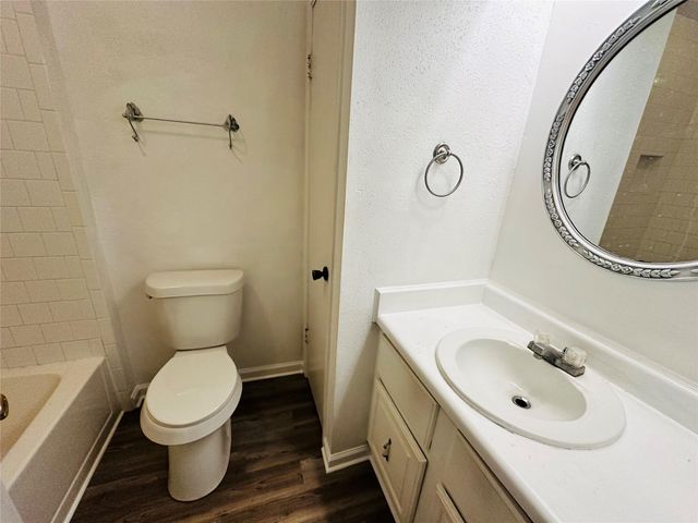 17618 Heritage Bay Drive, Webster, TX 77598