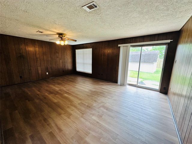 17618 Heritage Bay Drive, Webster, TX 77598