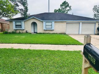 17618 Heritage Bay Drive, Webster, TX 77598