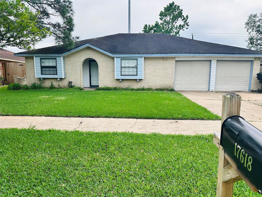 17618 Heritage Bay Drive, Webster, TX 77598