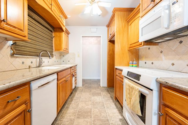 800 N Terrace Park Street, Tulare, CA 93274