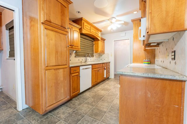 800 N Terrace Park Street, Tulare, CA 93274
