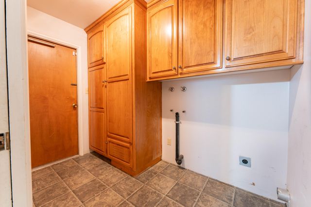 800 N Terrace Park Street, Tulare, CA 93274