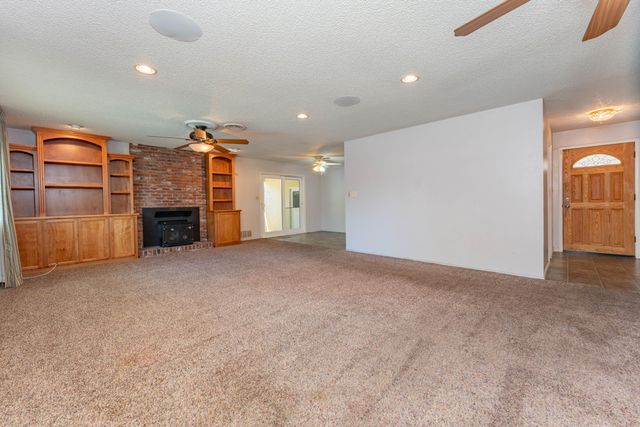 800 N Terrace Park Street, Tulare, CA 93274