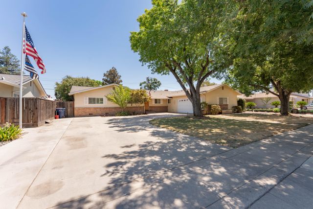 800 N Terrace Park Street, Tulare, CA 93274