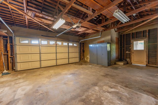 800 N Terrace Park Street, Tulare, CA 93274